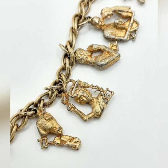 Vintage Coro Gold ten commandments charm bracelet - Picture 6 of 8